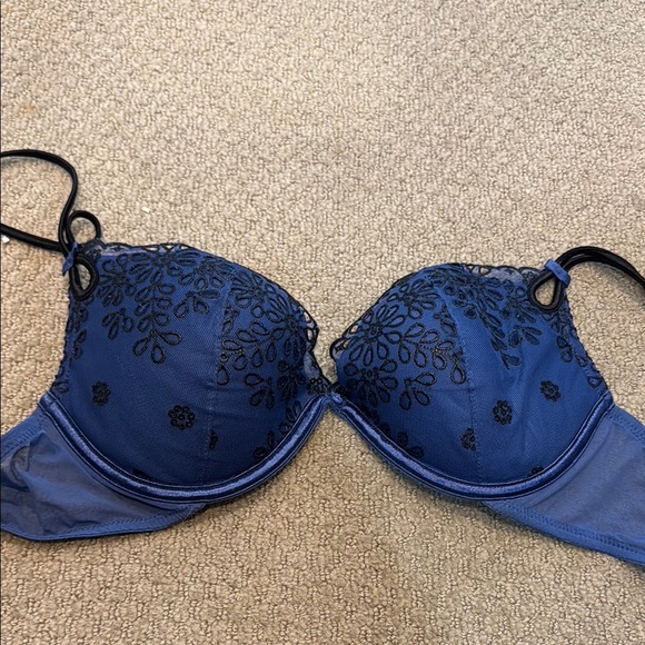 Victoria's Secret Blue Lace Convertible Bra - Picture 1 of 4